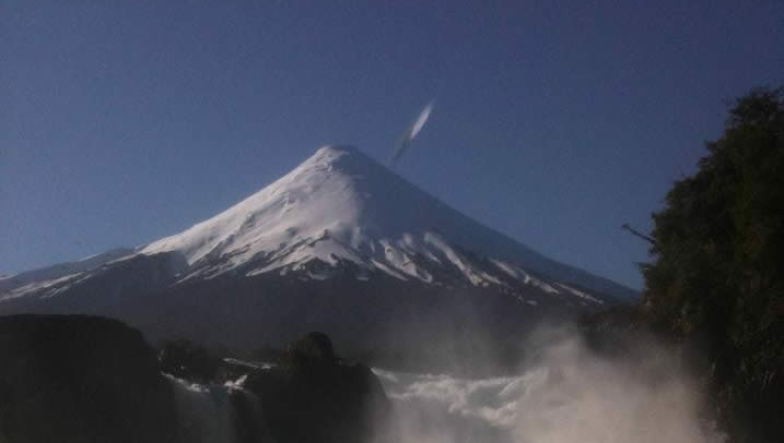 Anomalía captada en fotografía del volcán Osorno (Chile).