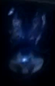 Uno de los muchos fotogramas que demuestran que el objeto avistado en Pachacamac no era un humanoide, ERA UN GLOBO DE HELIO.